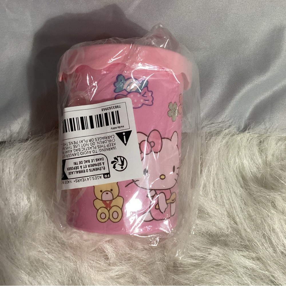 Hello Kitty Bundle of NEW Colored Pencils, Coloring Book & Pencil Cup - Picture 10 of 15